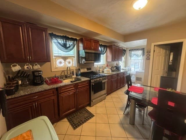 Multi-família em Brockton — foto 8