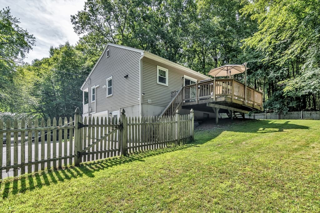 Casa em Millbury — foto 6