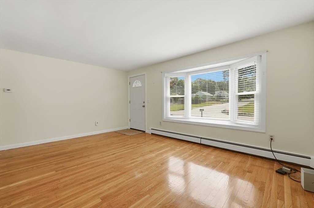 Casa em Attleboro — foto 6