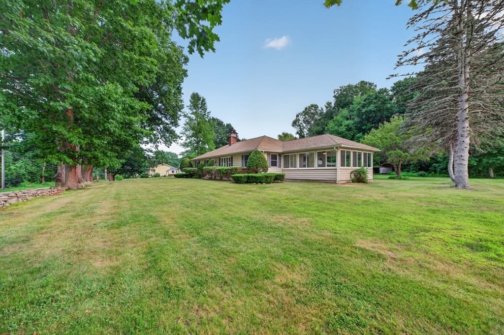 Casa em West Brookfield