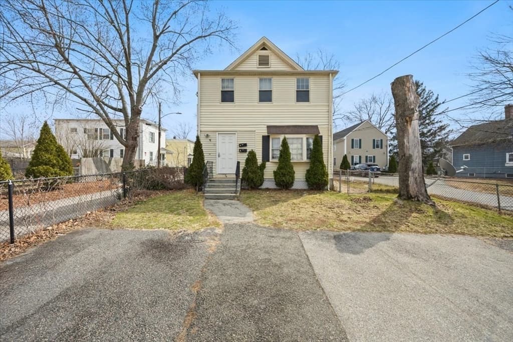 Multi-família em Attleboro