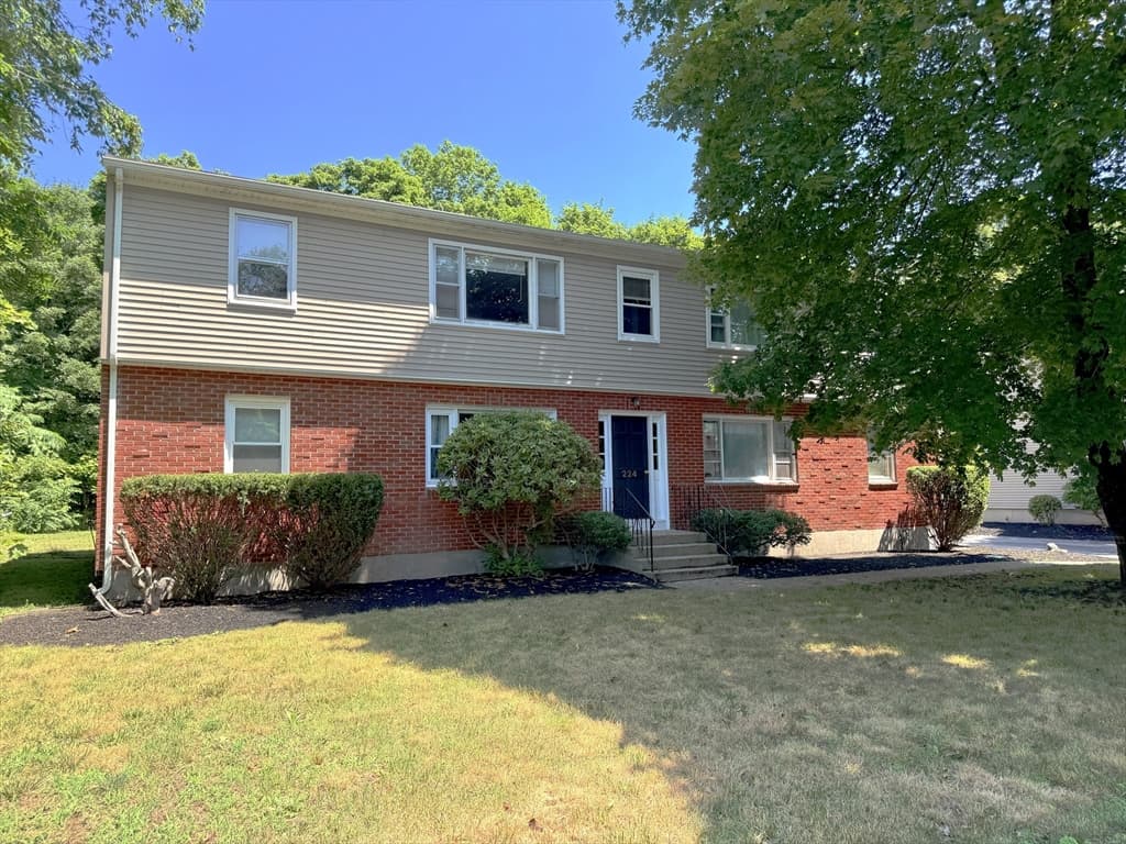 Multi-família em North Attleboro