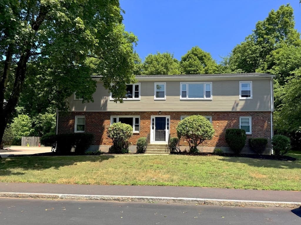 Multi-família em North Attleboro