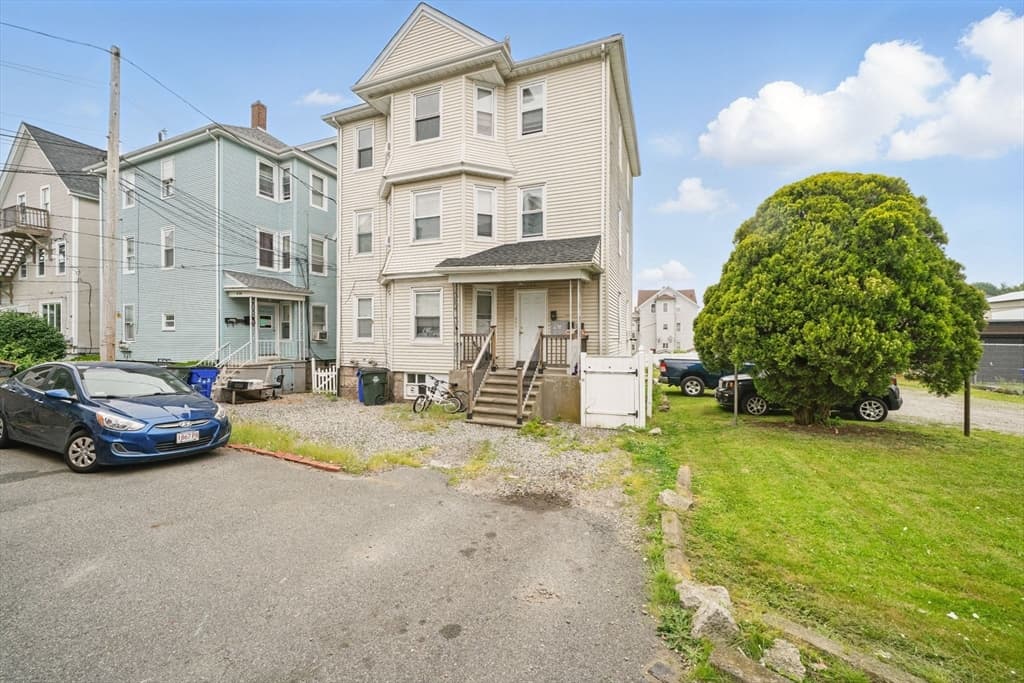 Multi-família em Fall River
