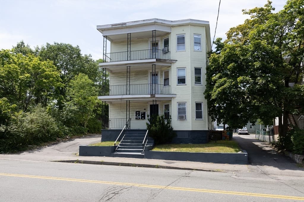 Multi-família em Brockton — foto 4